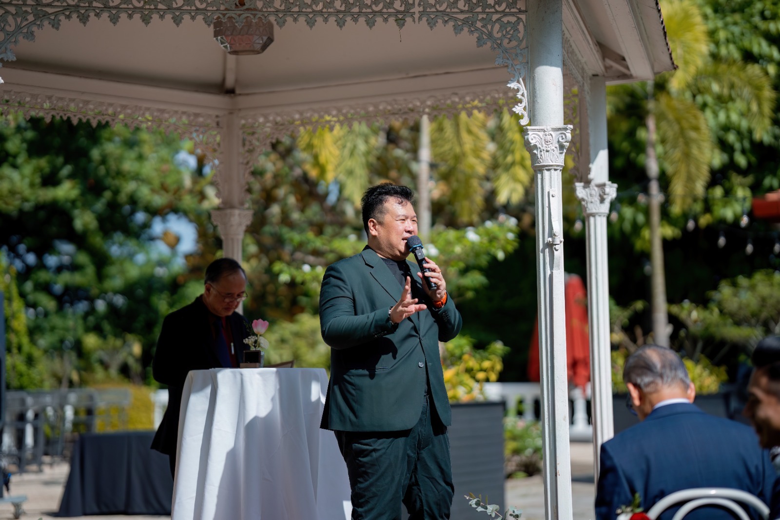 Emcee Dixon
